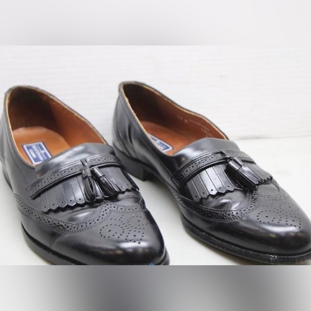Men’s Bostonian Classic Black tassel leather loafers size 10M